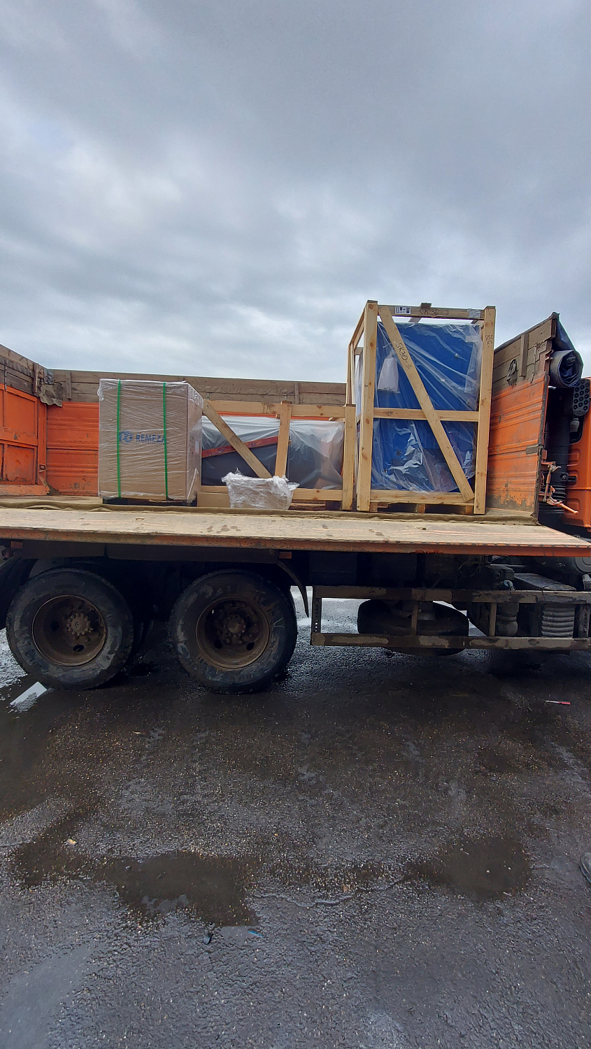 Отгрузка винтового компрессора Zammer SK30-8, рефрижераторного осушителя Remeza RFD300 и ресивера Remeza РВ 900.10.00 в г. Краснодар